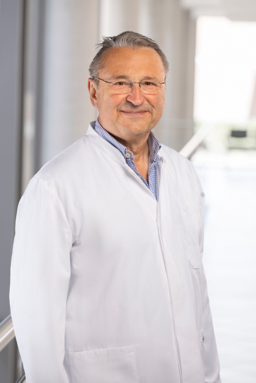 Dr. Marc Schüßler, Chefarzt der Gynäkologie des Krankenhaus Ludmillenstift und Referent für den Vortrag „Der gesunde Beckenboden“ an der VHS Meppen