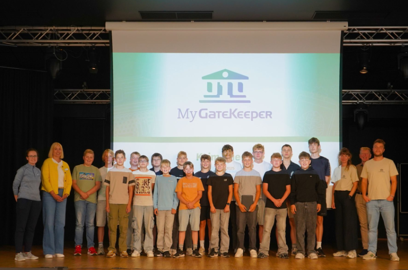 Denice Valerie Roming, Katharina Quittek, die Teilnehmer des Projektes, Kim Blanke, Norbert Schlee-Schüler, Jonas Hansen